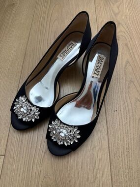 Badgley Mischka Black Embellished Peep-Toe Pumps size 7 2” heels
